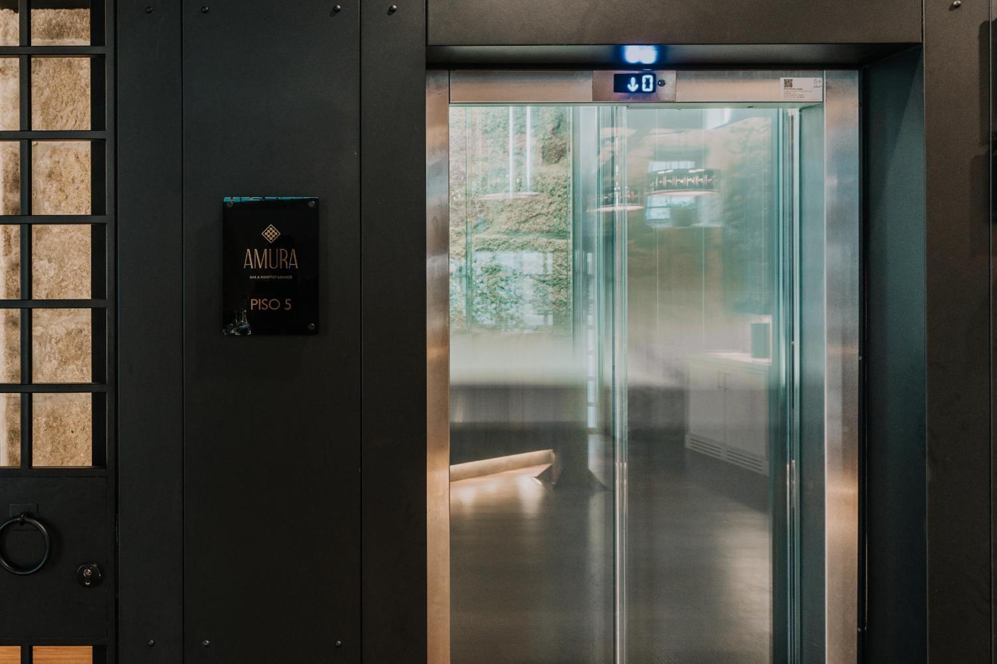 Hotel Timbre Virtudes OOporto Exterior foto A glass elevator