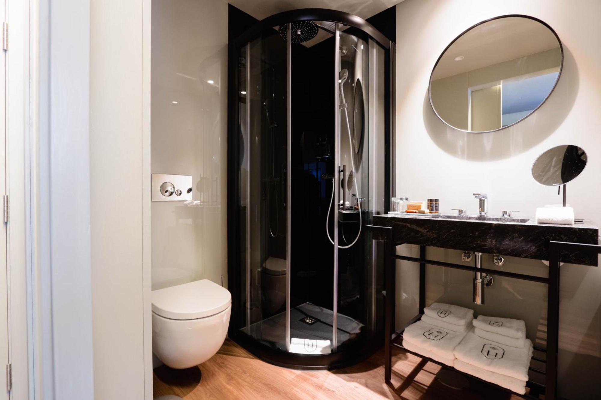 Hotel Timbre Virtudes OOporto Exterior foto A shower cubicle